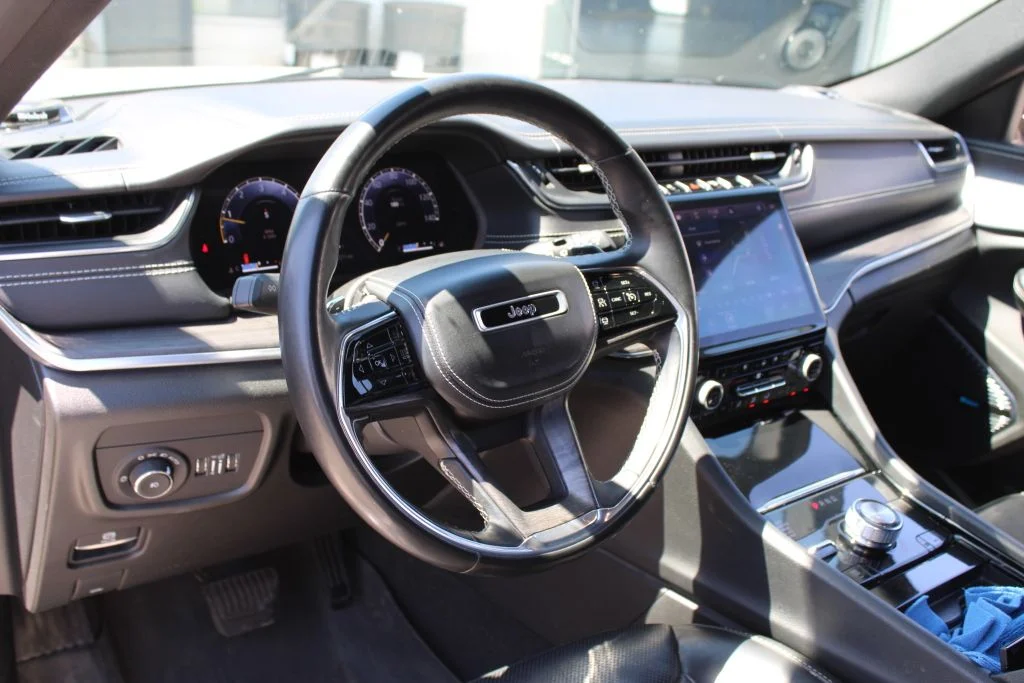 Used 2021 Silver Jeep Overland image 33