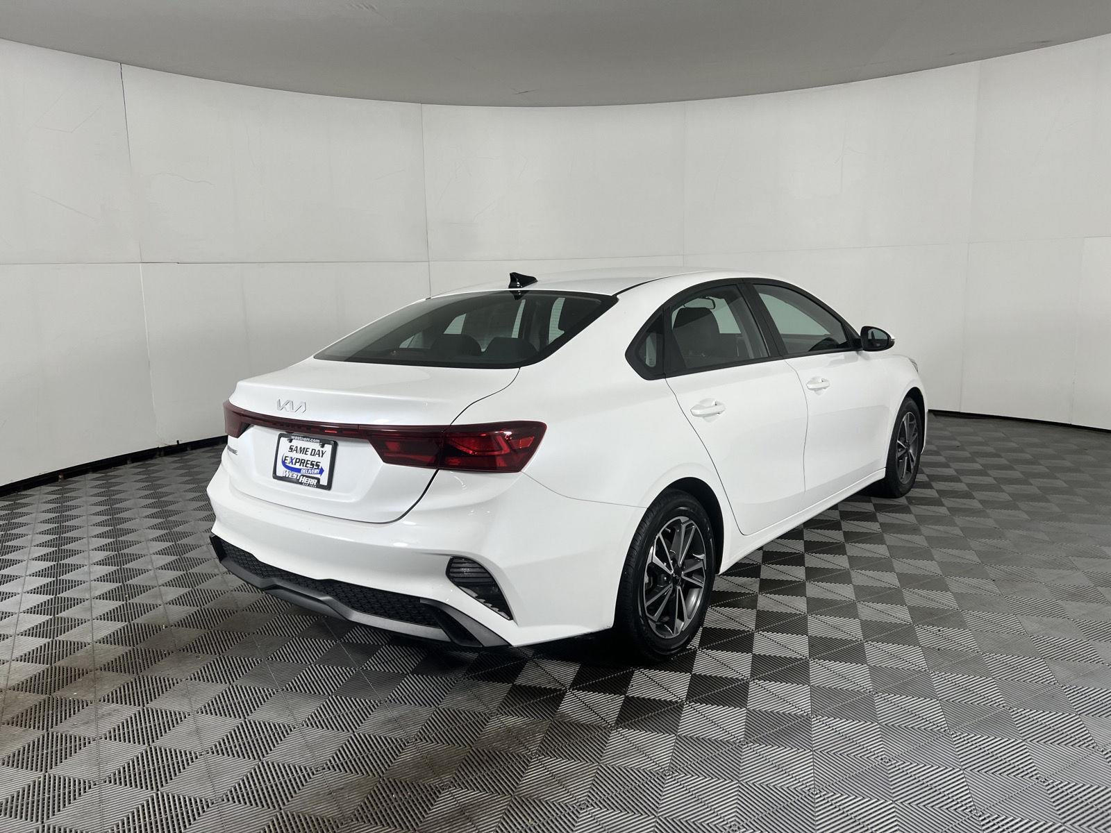 Used 2023 Snow White Pearl Kia LXS image 4
