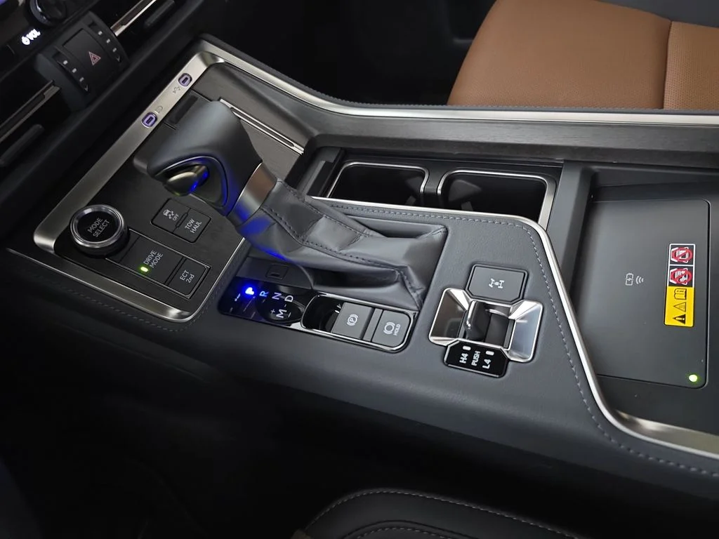 New 2026 Eminent White Pearl Lexus PREMIUM PLUS image 23