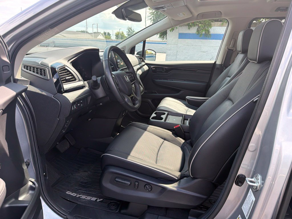 2025 Honda Odyssey Elite - Photo 17