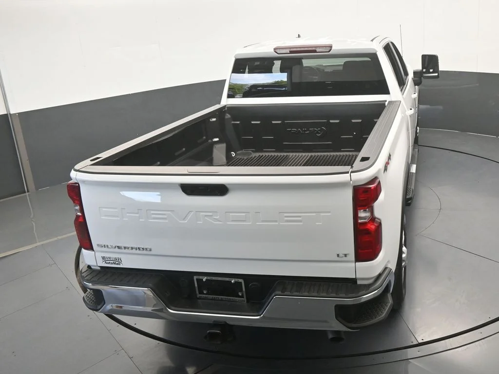 Used 2025 Summit White Chevrolet LT image 55