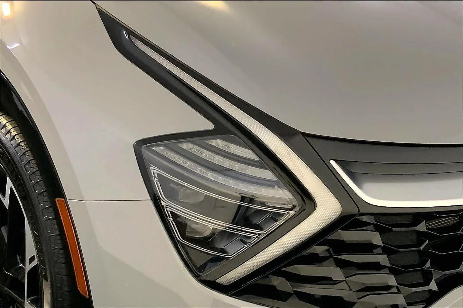 Used 2024 Wolf Gray Kia SX-Prestige image 27