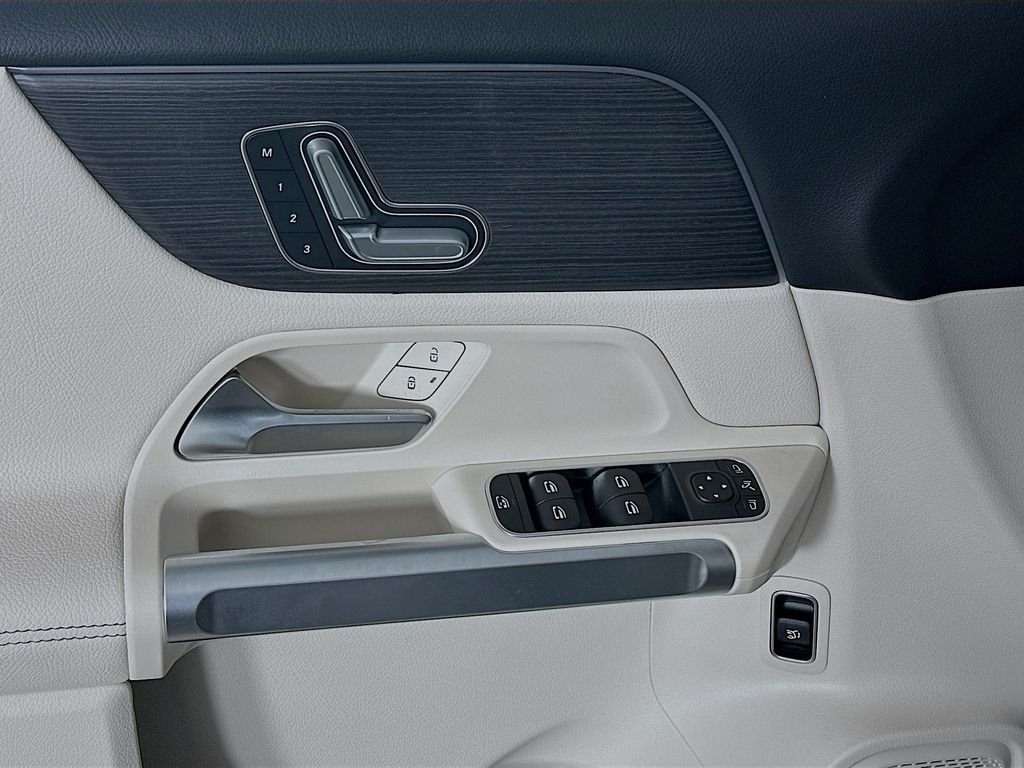 Used 2026  Mercedes-Benz GLB 250 image 18