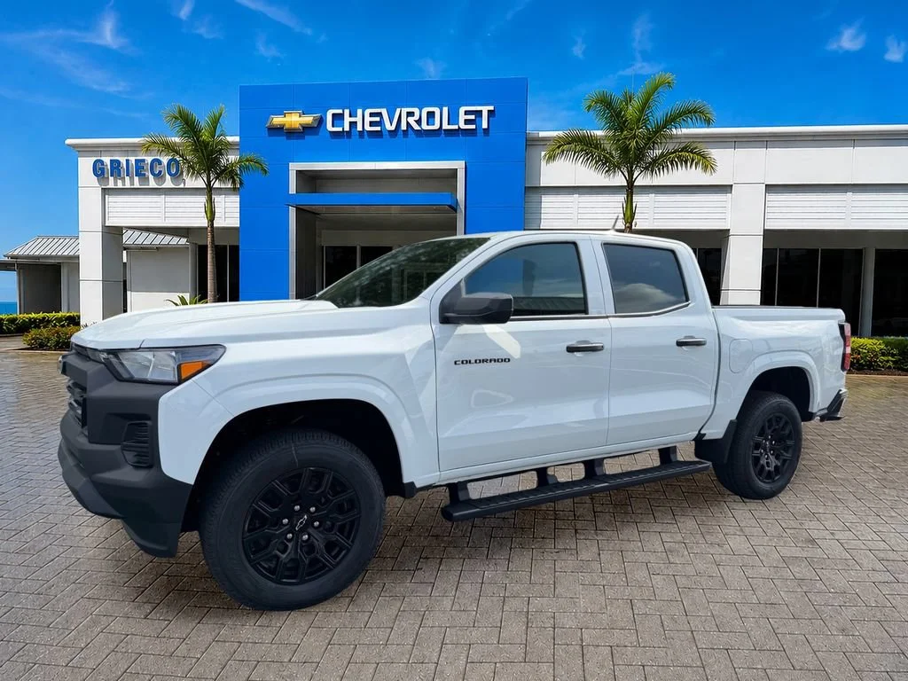 New 2026 Summit White Chevrolet WT image 3