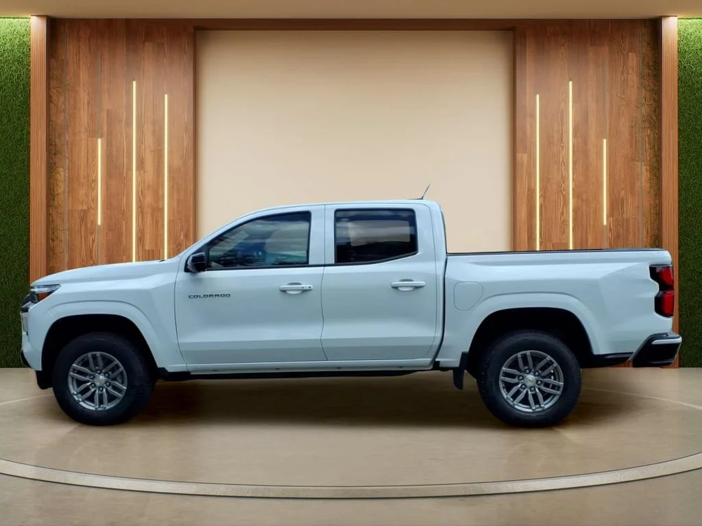 New 2026 Summit White Chevrolet LT image 27