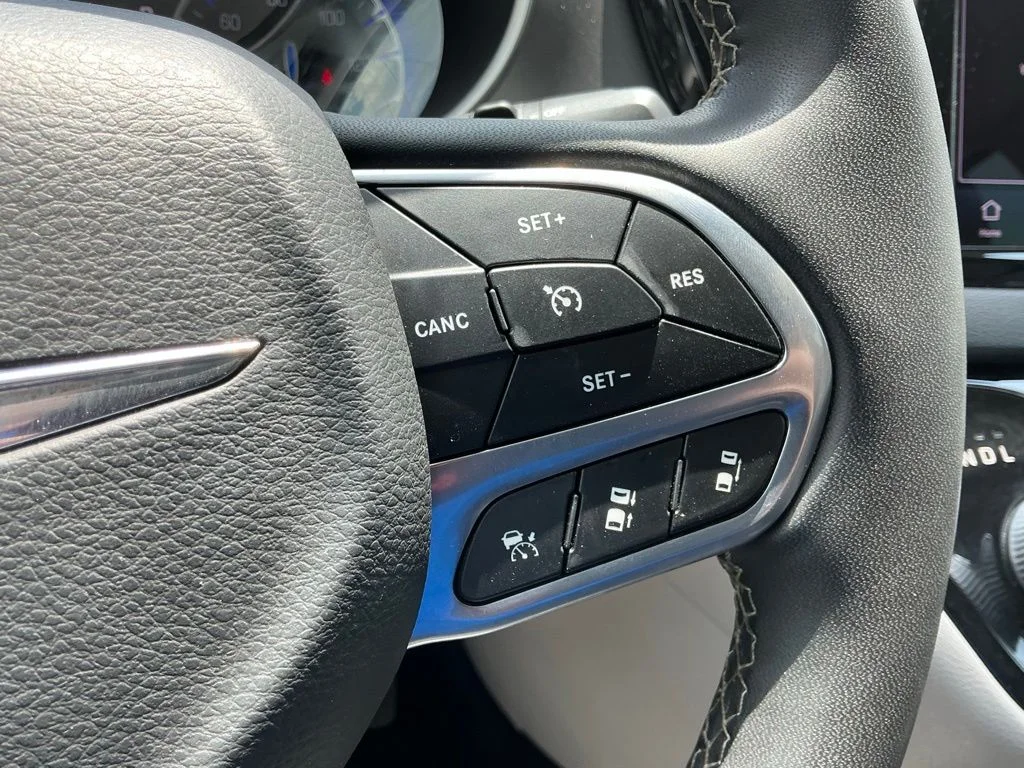 Used 2023 Black Chrysler Touring L image 38