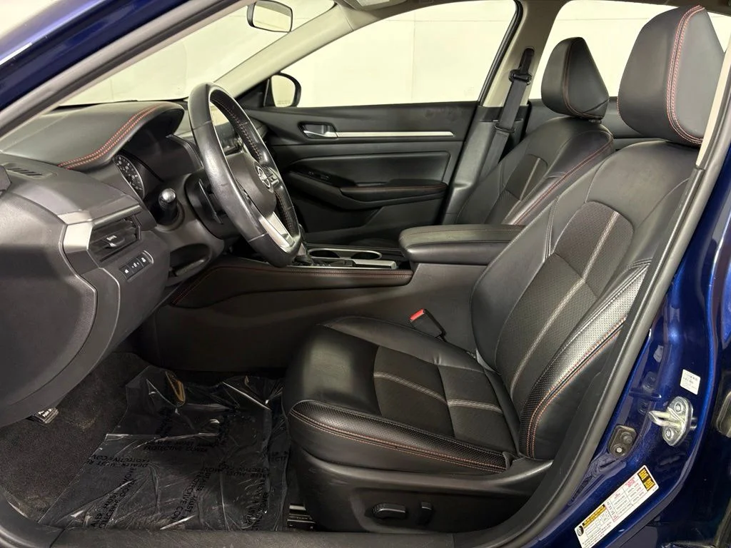 Used 2024 Blue Nissan 2.5 SR image 17