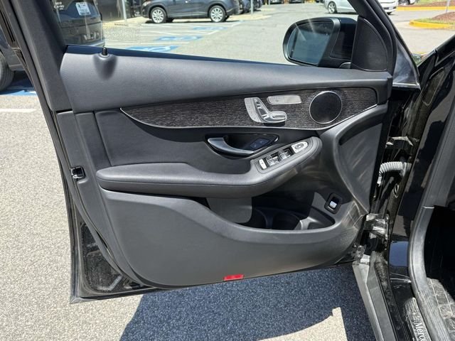 Used 2022  Mercedes-Benz GLC 300 image 25