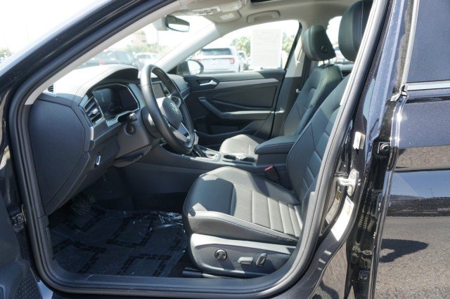 Used 2024  Volkswagen SE image 13