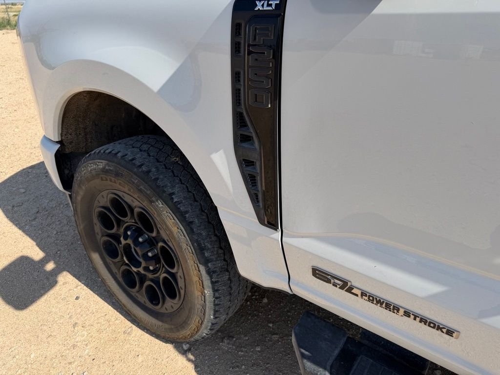 Used 2025 Oxford White Ford XLT image 22