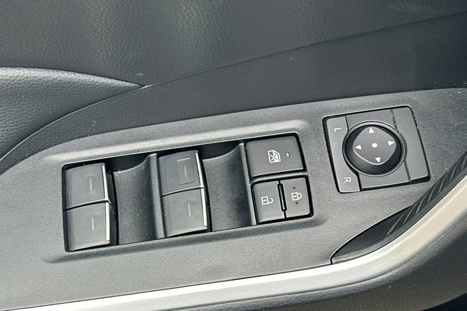 2024 Toyota RAV4 Woodland Edition - Photo 20