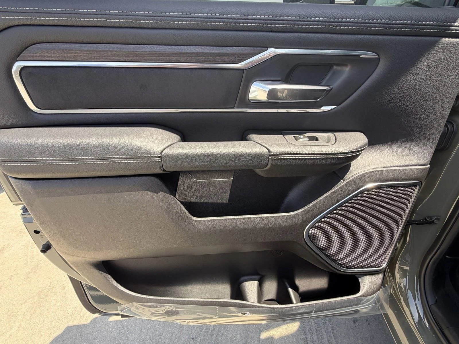 New 2026 Canyon Lake Exterior Paint RAM Laramie image 16