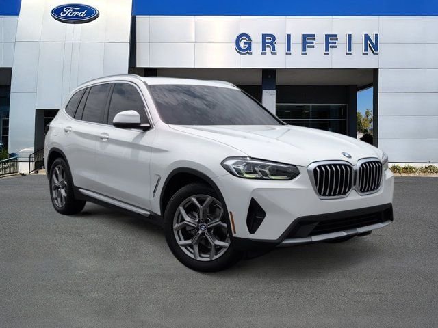 Used 2022 White BMW sDrive30i image 1