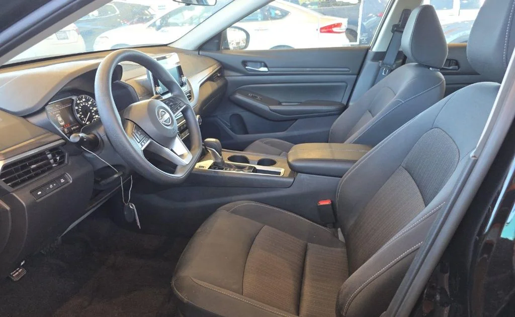 Used 2025 Black Nissan 2.5 SV image 8