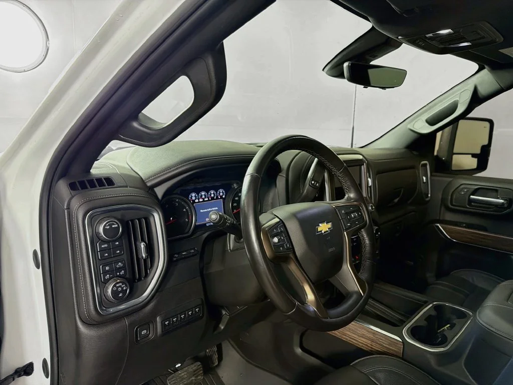 Used 2022 White Chevrolet High Country image 10