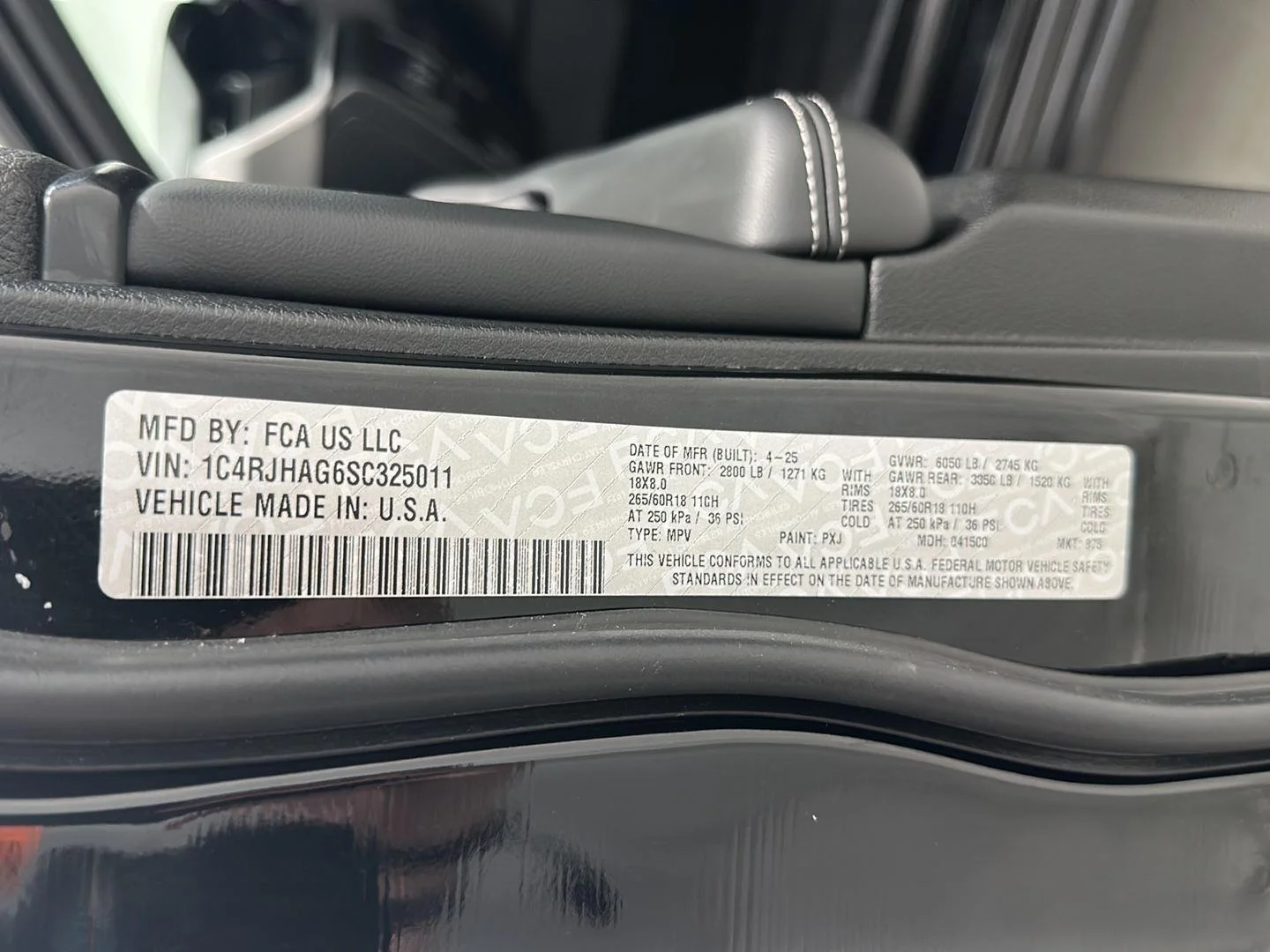 Used 2025 Diamond Black Crystal Pearlcoat Jeep Altitude image 30