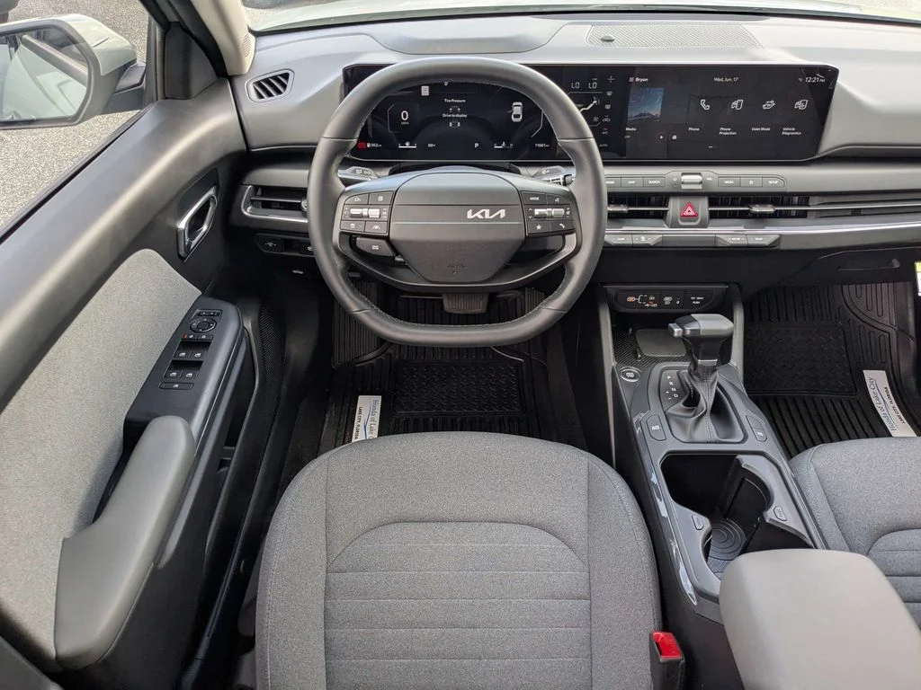 Used 2025  Kia EX image 14