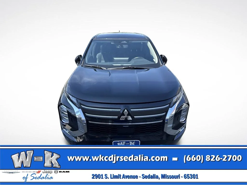 Used 2025 Black Mitsubishi SE image 15