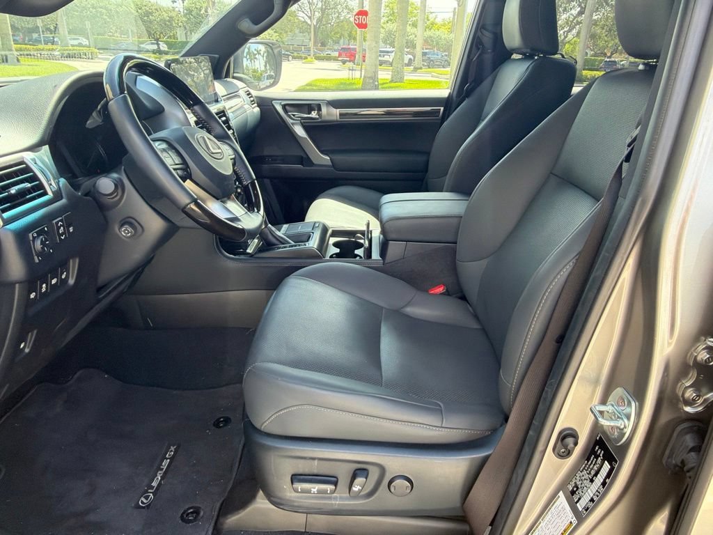 Used 2023 Silver Lexus GX 460 Premium image 4