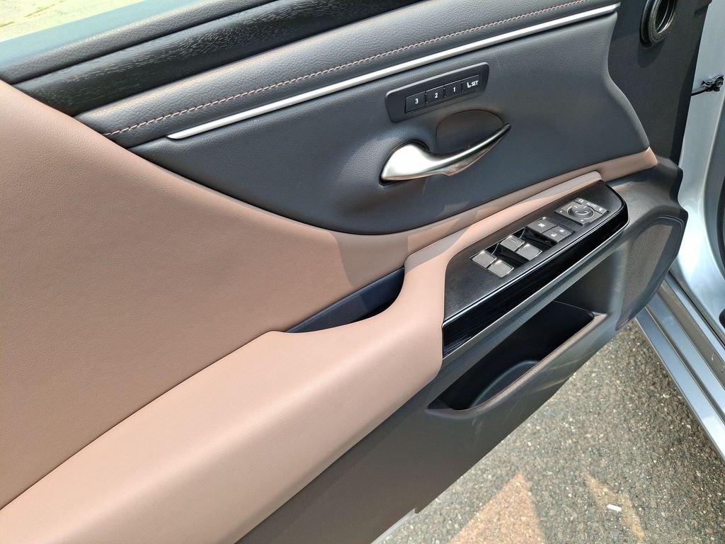 Certified Used 2025 IRIDIUM Lexus 350 image 15
