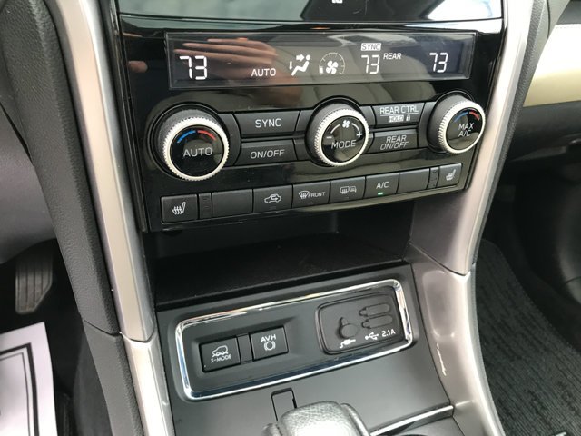 Used 2020 Crystal White Pearl Subaru Limited image 24