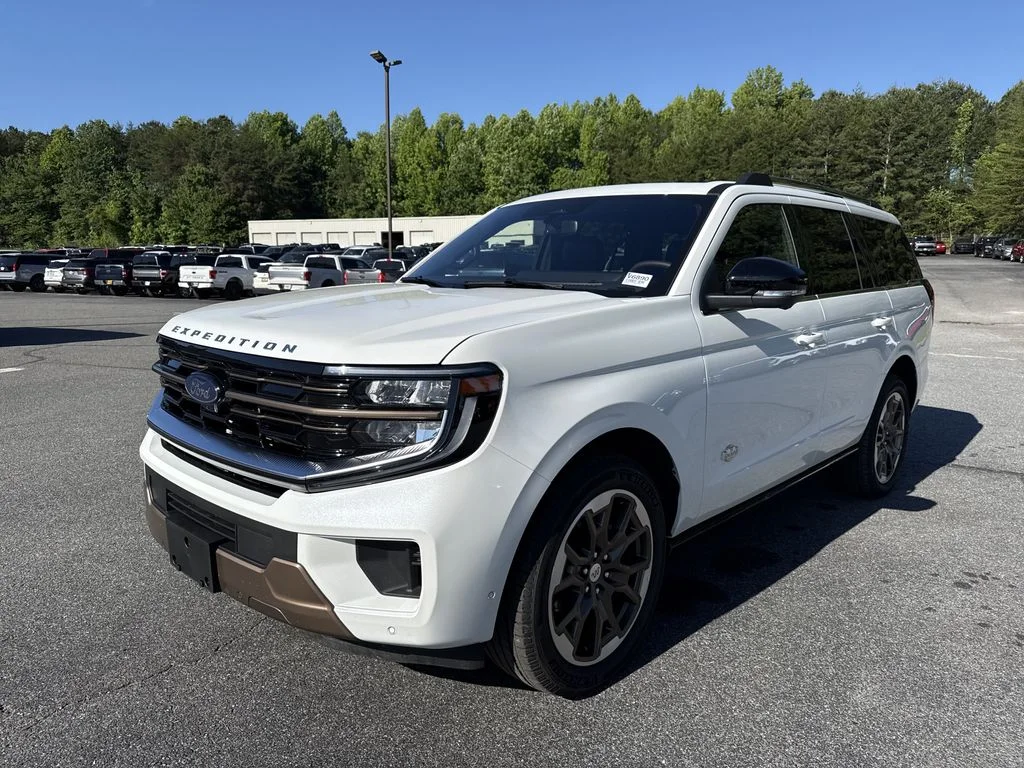 Used 2025 White Ford King Ranch image 3