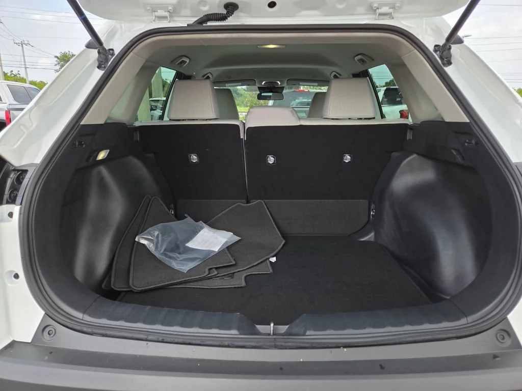 Used 2025 Pearl Toyota L image 20