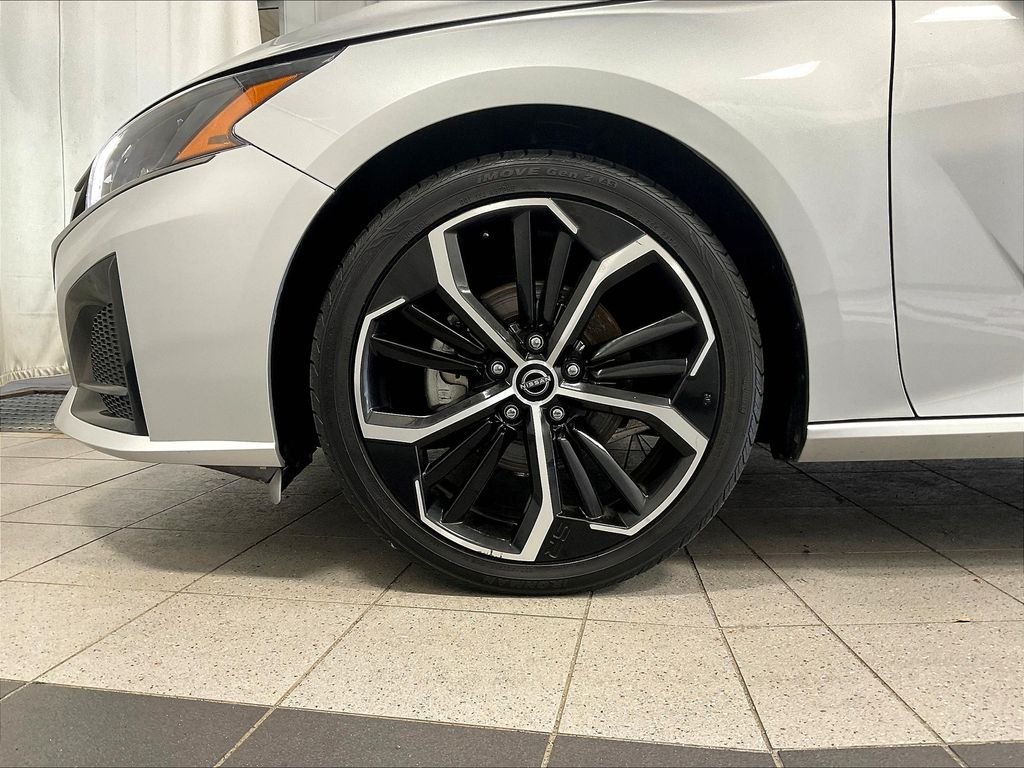 Used 2023 Silver Nissan 2.5 SR image 7