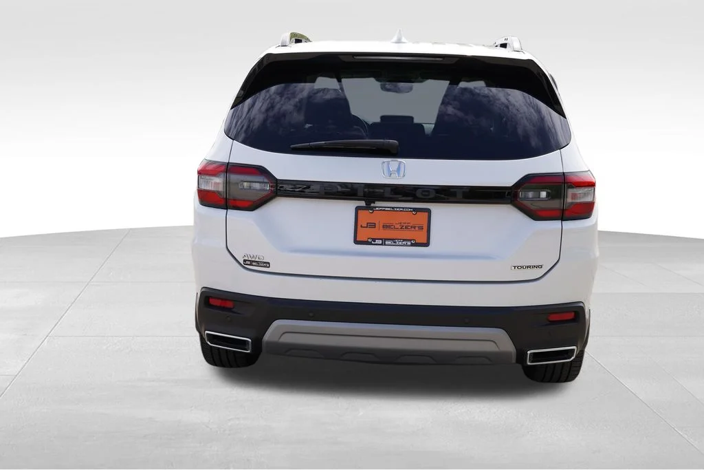 Used 2023 Platinum White Pearl Honda Touring image 6