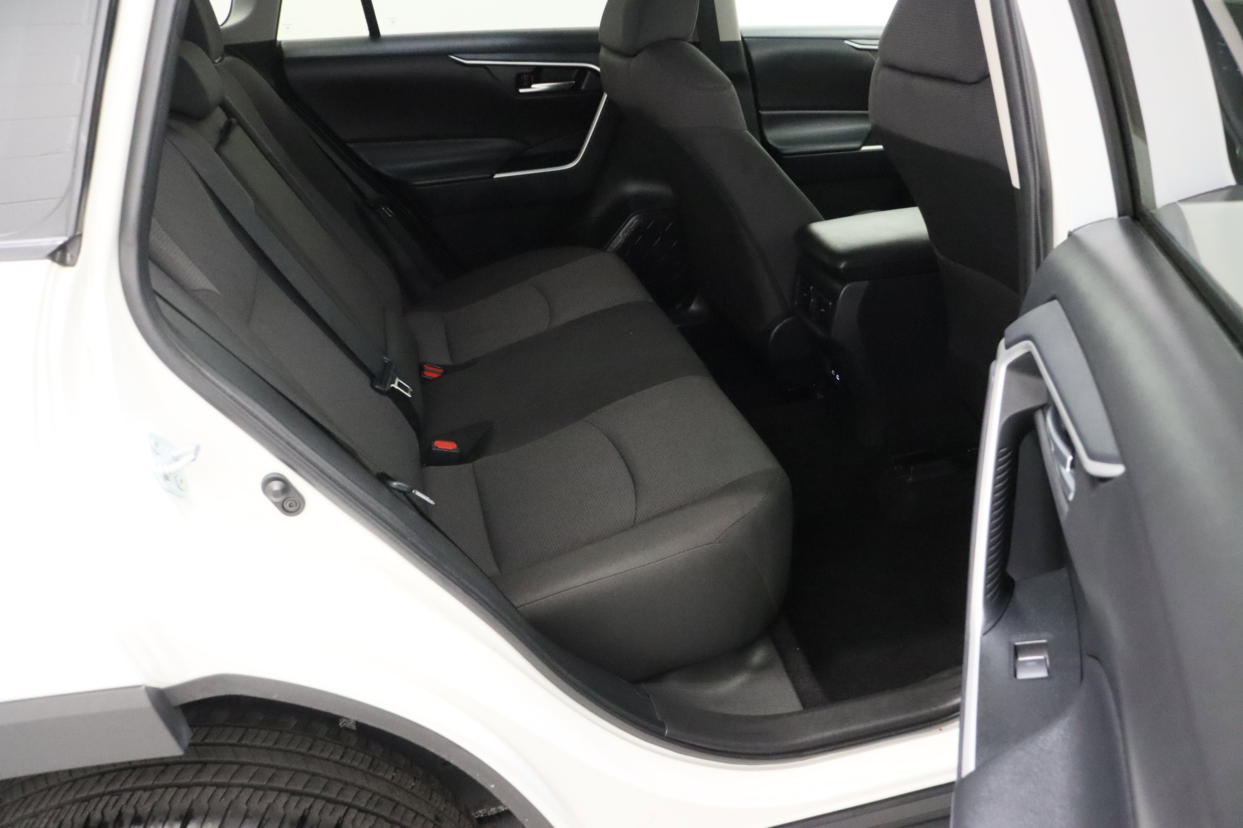 Used 2025 Ice Cap Toyota XLE 2.5L image 33