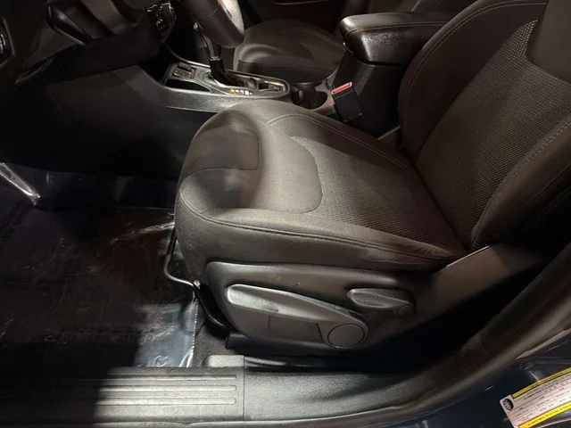 Used 2021 Blue Jeep Latitude image 19