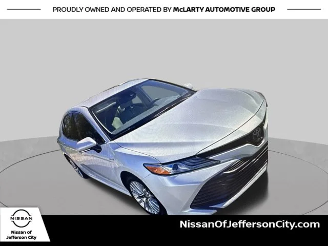 Used 2020 Beige Toyota XLE image 2