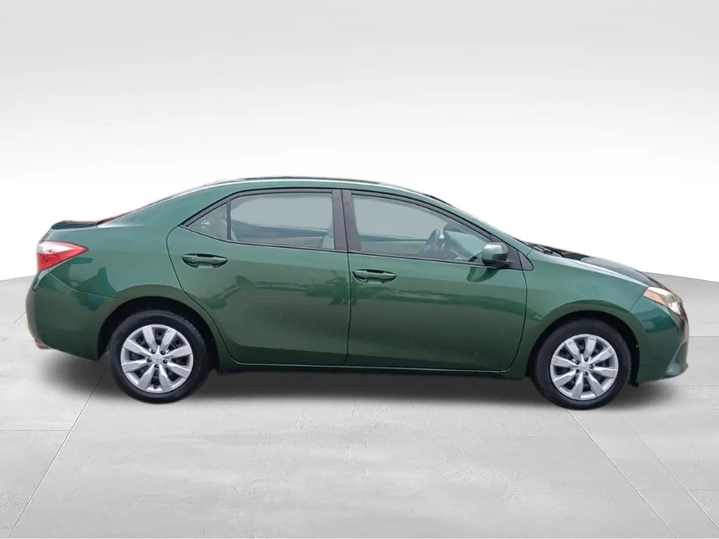 Used 2014 4Evergreen Mica Toyota LE image 8