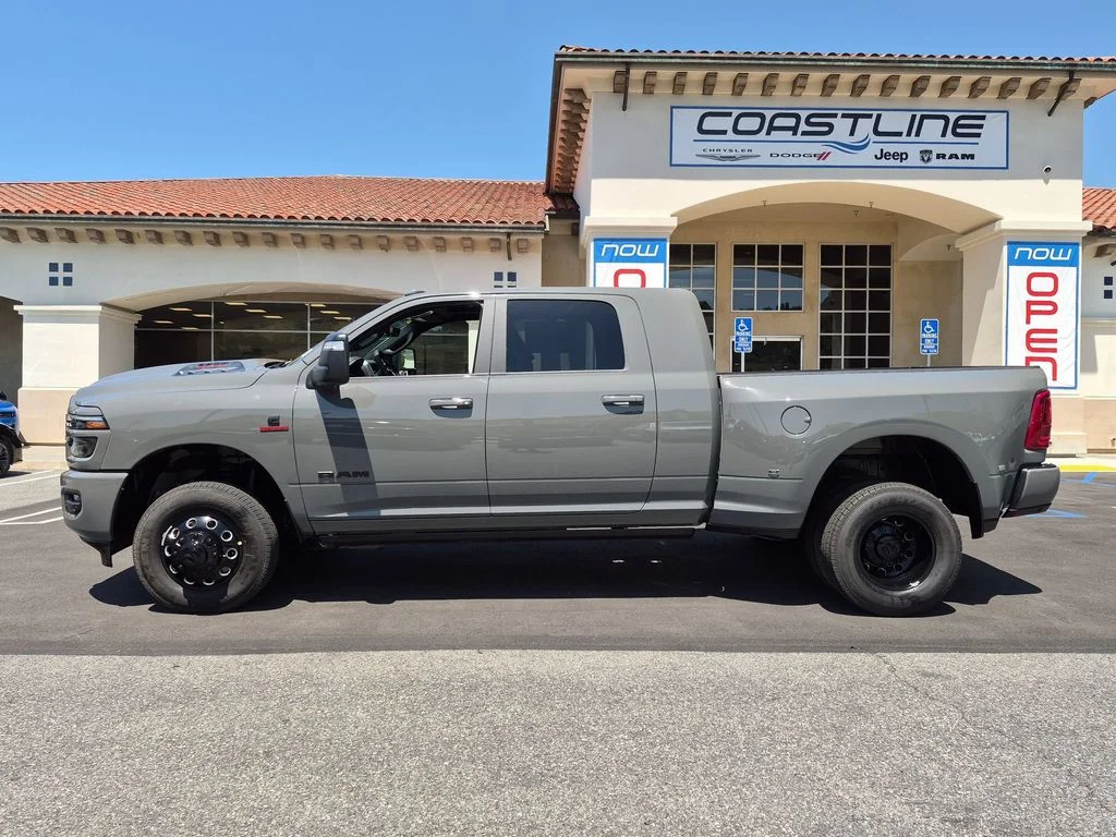 New 2026 Ceramic Gray Clear-Coat Exterior Paint RAM Laramie image 8