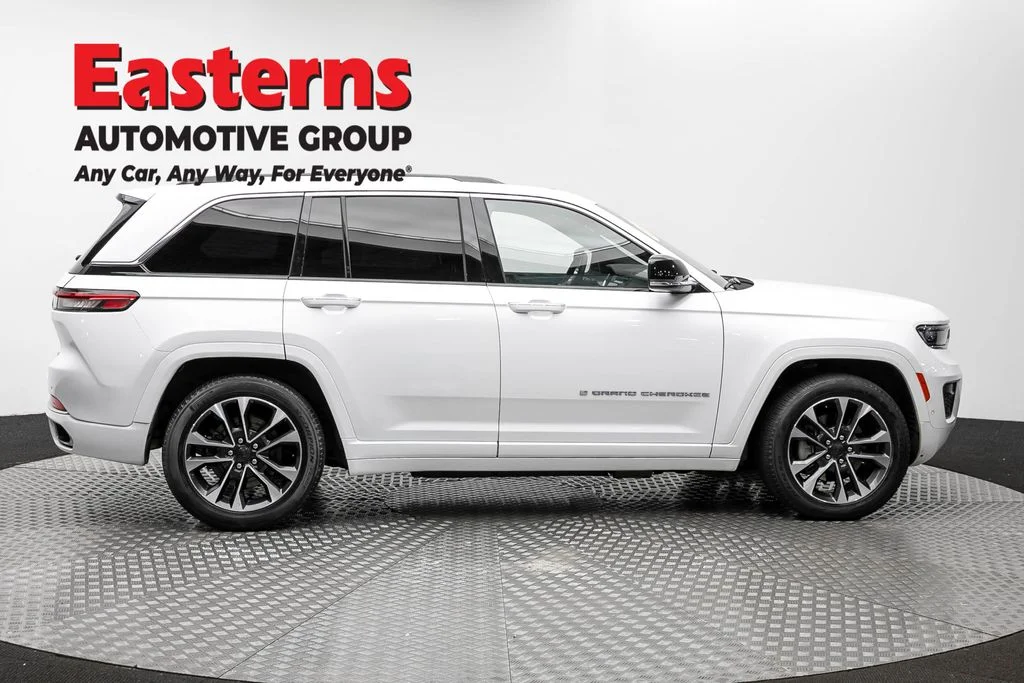 Used 2022 White Jeep Overland 4xe image 4