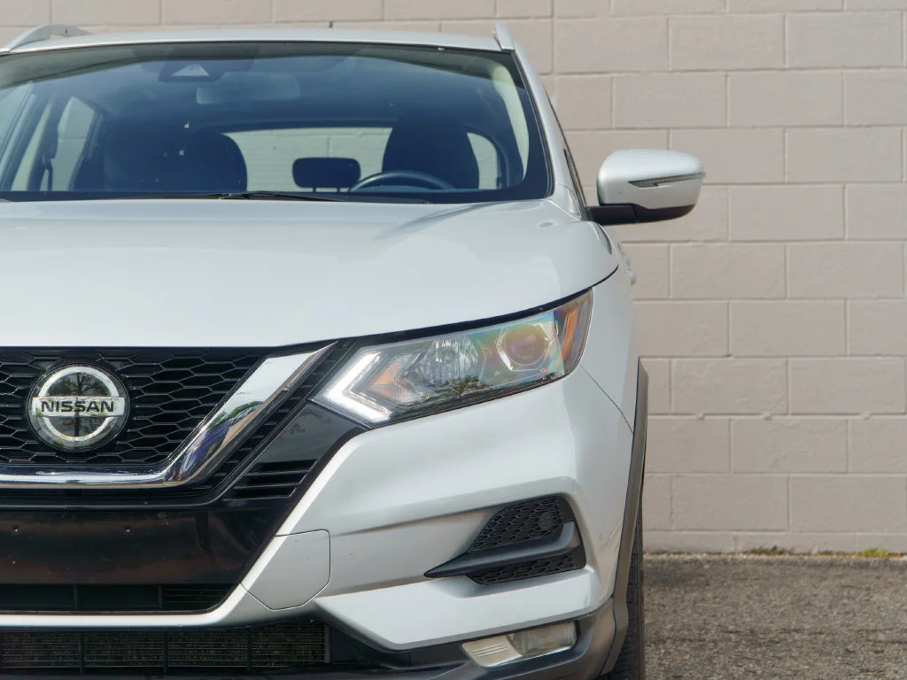 Used 2020 Brilliant Silver Metallic Nissan SV image 11