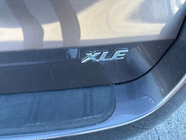 Used 2015 Gray Toyota XLE image 5