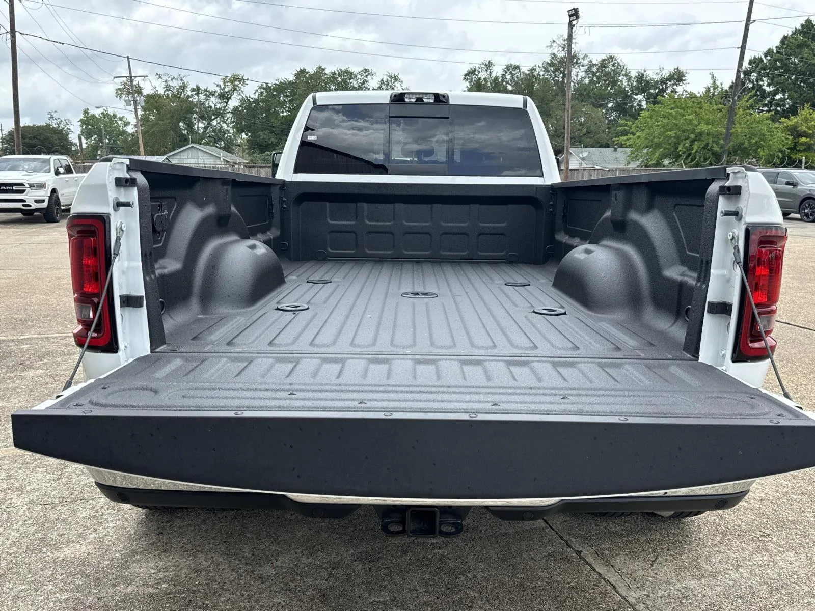 New 2026 Bright White Clear-Coat Exterior Paint RAM Tradesman image 6