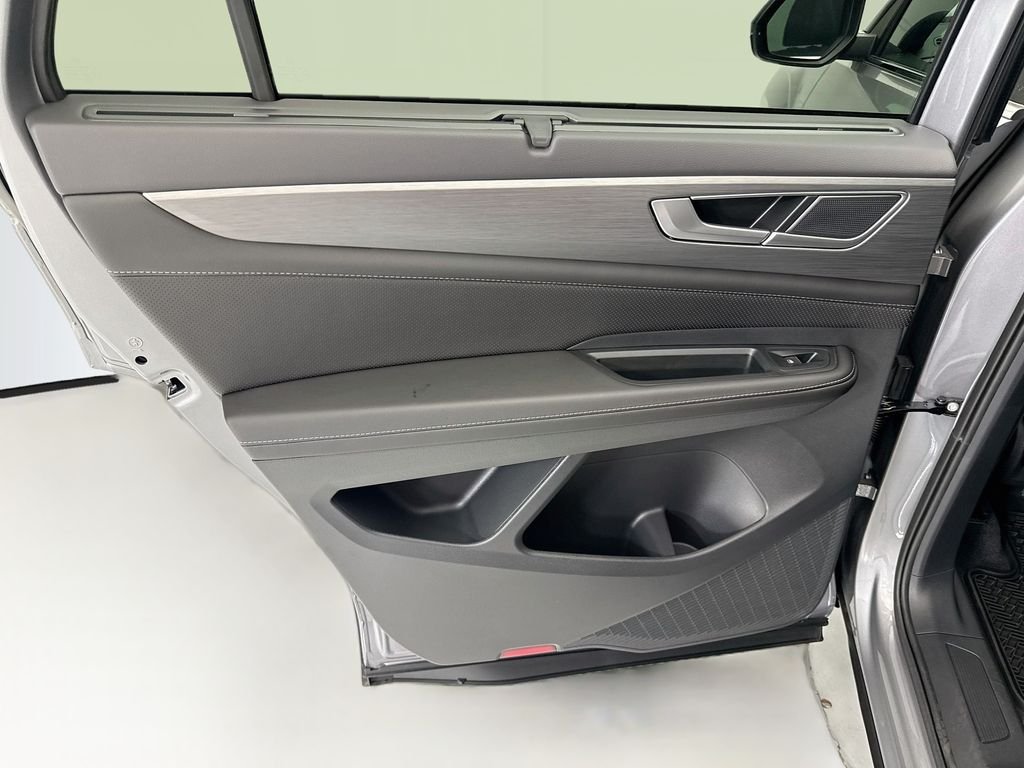 New 2026 Silver Mist Metallic Volkswagen SE w/Technology image 25