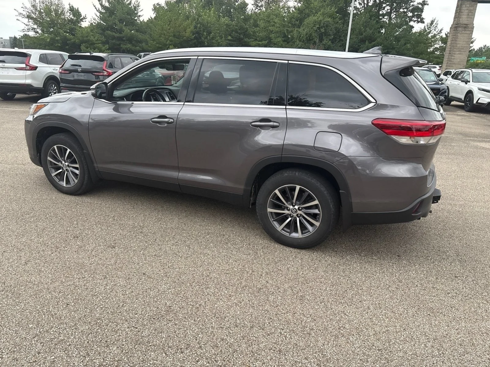 Used 2019 Predawn Gray Mica Toyota XLE image 9