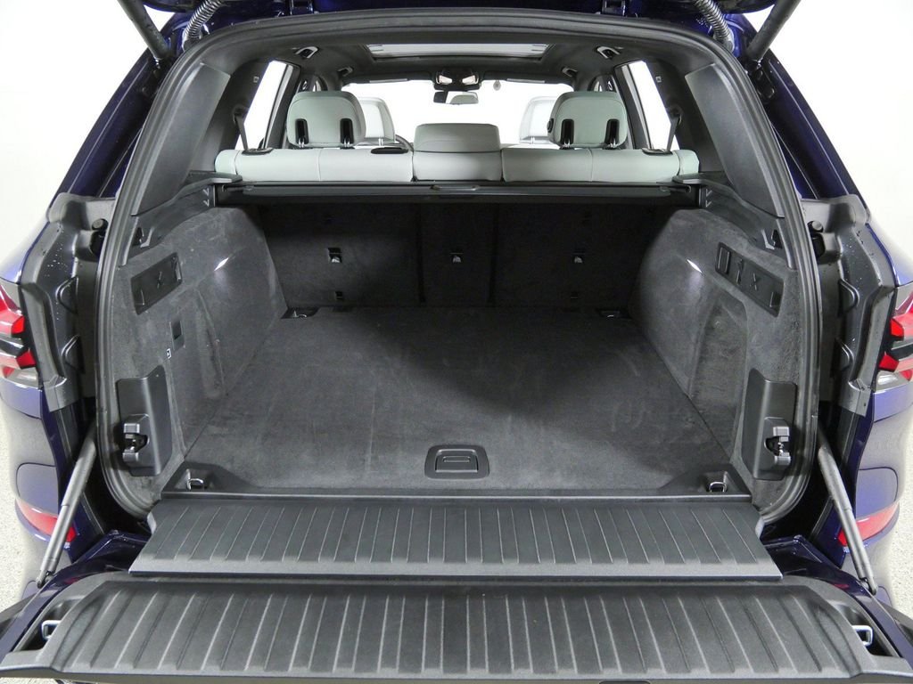 New 2026 Tanzanite Blue II Metallic BMW xDrive40i image 28
