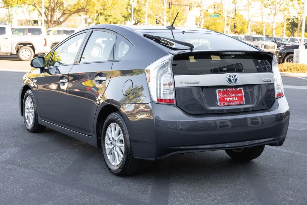 Used 2012 Winter Gray Metallic Toyota Base image 7