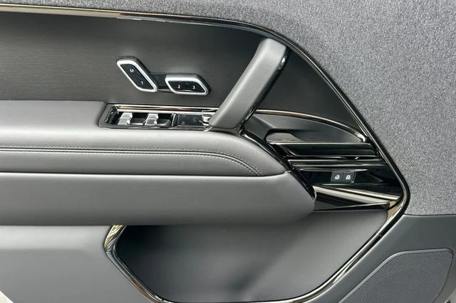 New 2026 Borasco Grey Land Rover Dynamic SE image 10