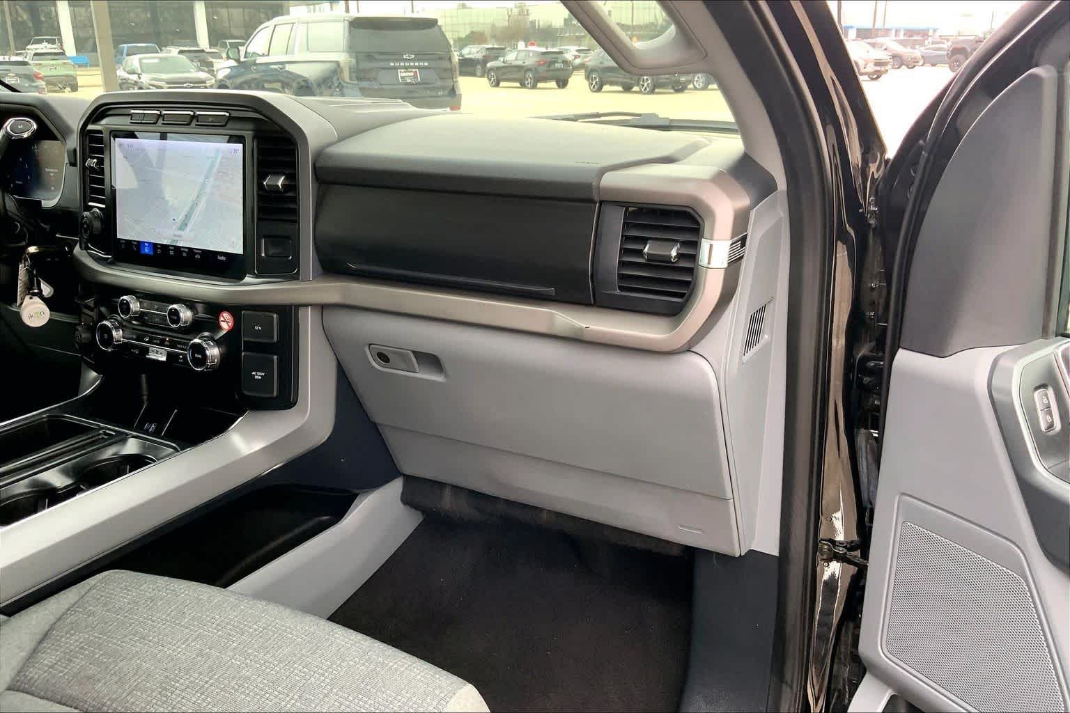Used 2024 Agate Black Metallic Ford XLT image 27