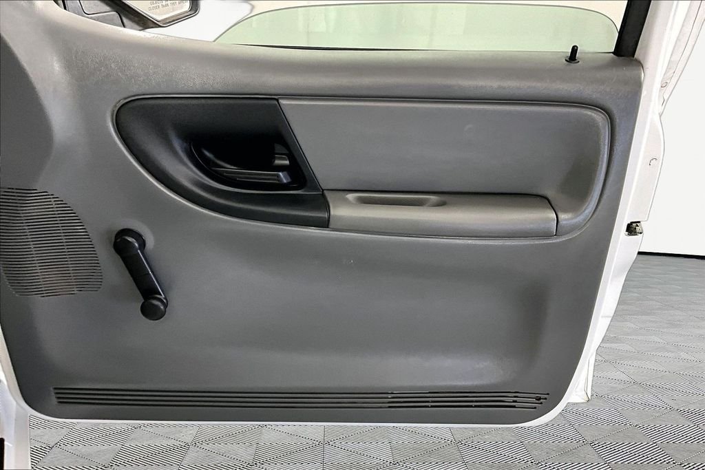 Used 2011 White Ford XL image 18