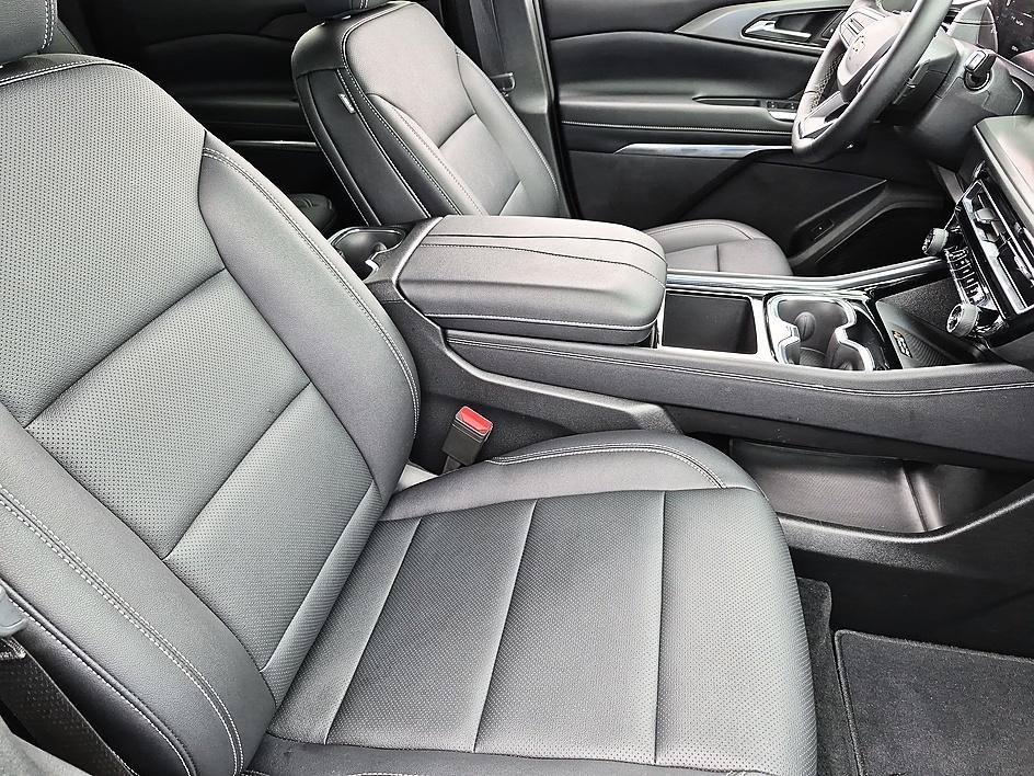 Used 2026 Mosaic Black Metallic Chevrolet FWD LT image 35