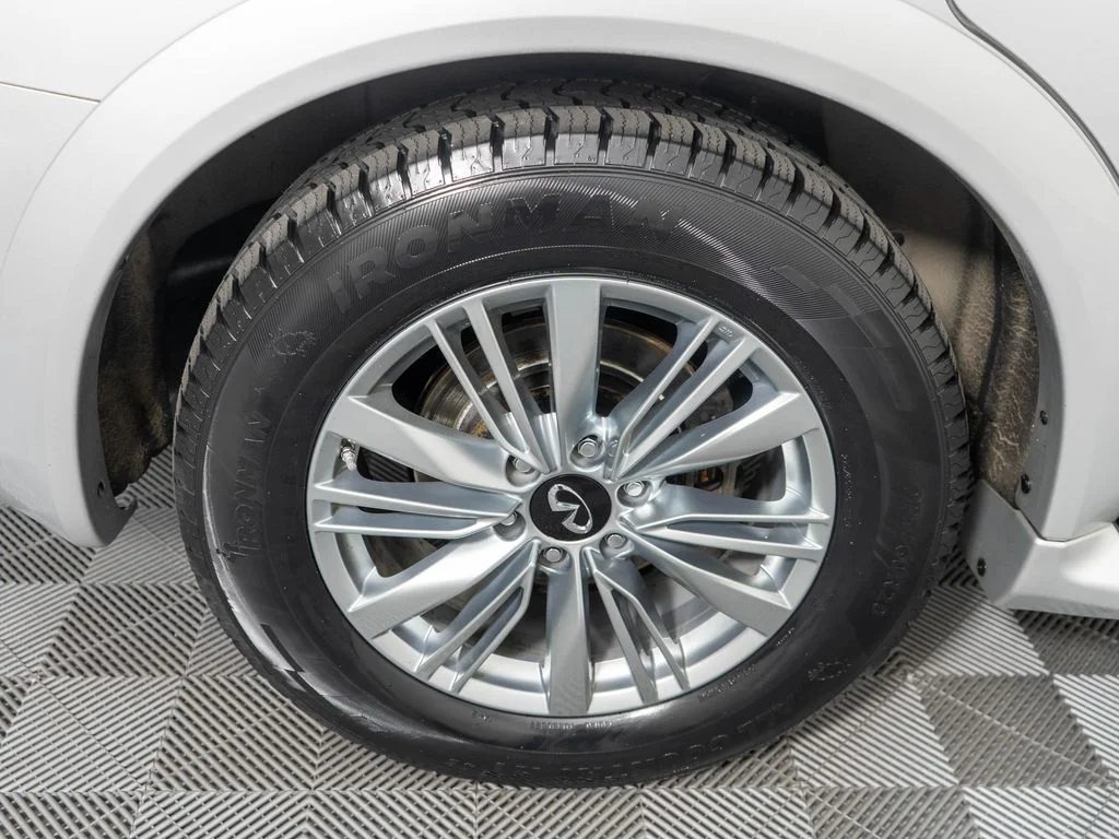 Used 2019 Silver INFINITI LUXE image 33