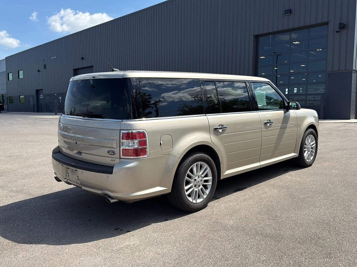 Used 2018 White Gold Ford SEL image 3