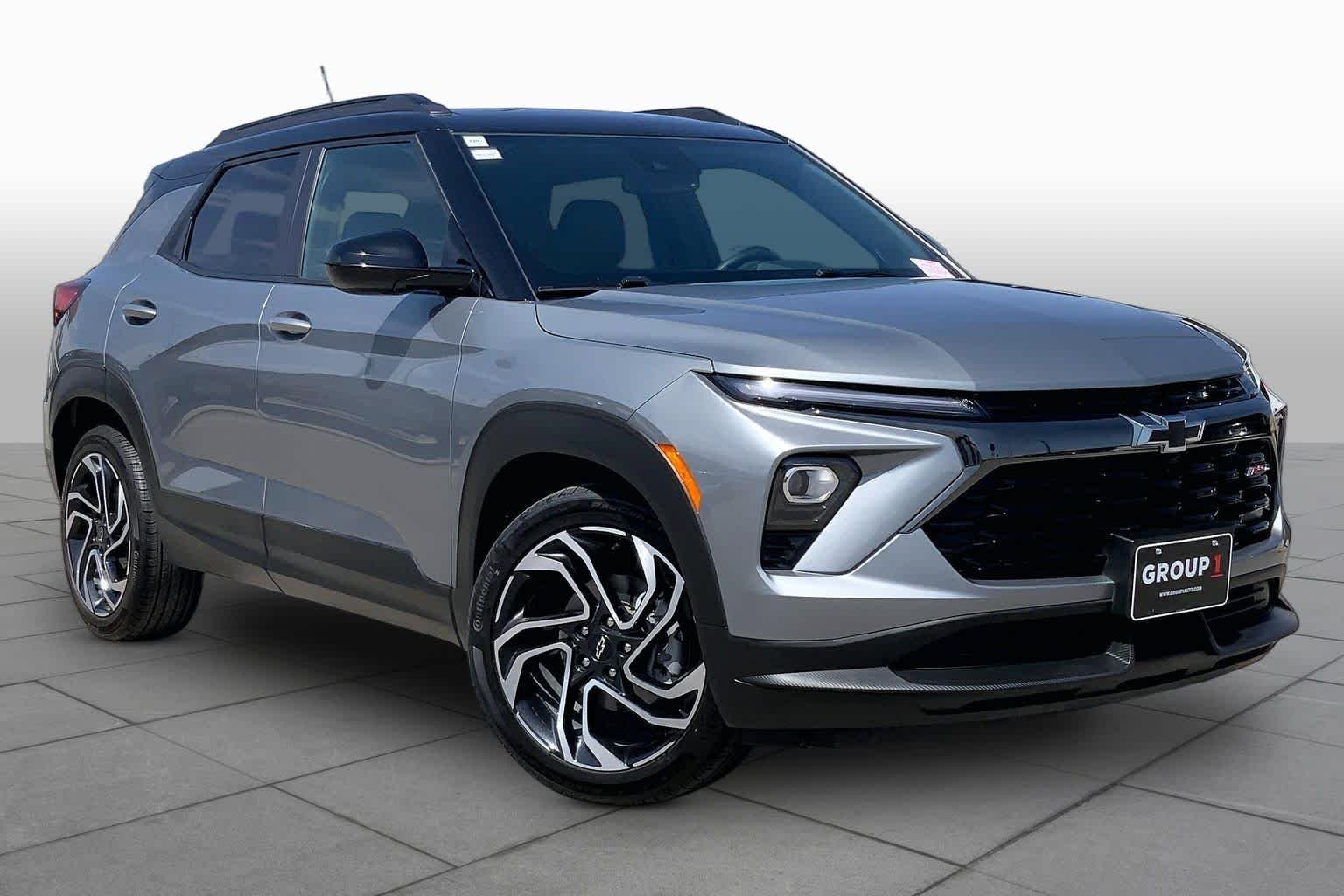Used 2025 Sterling Gray Metallic Chevrolet RS image 3