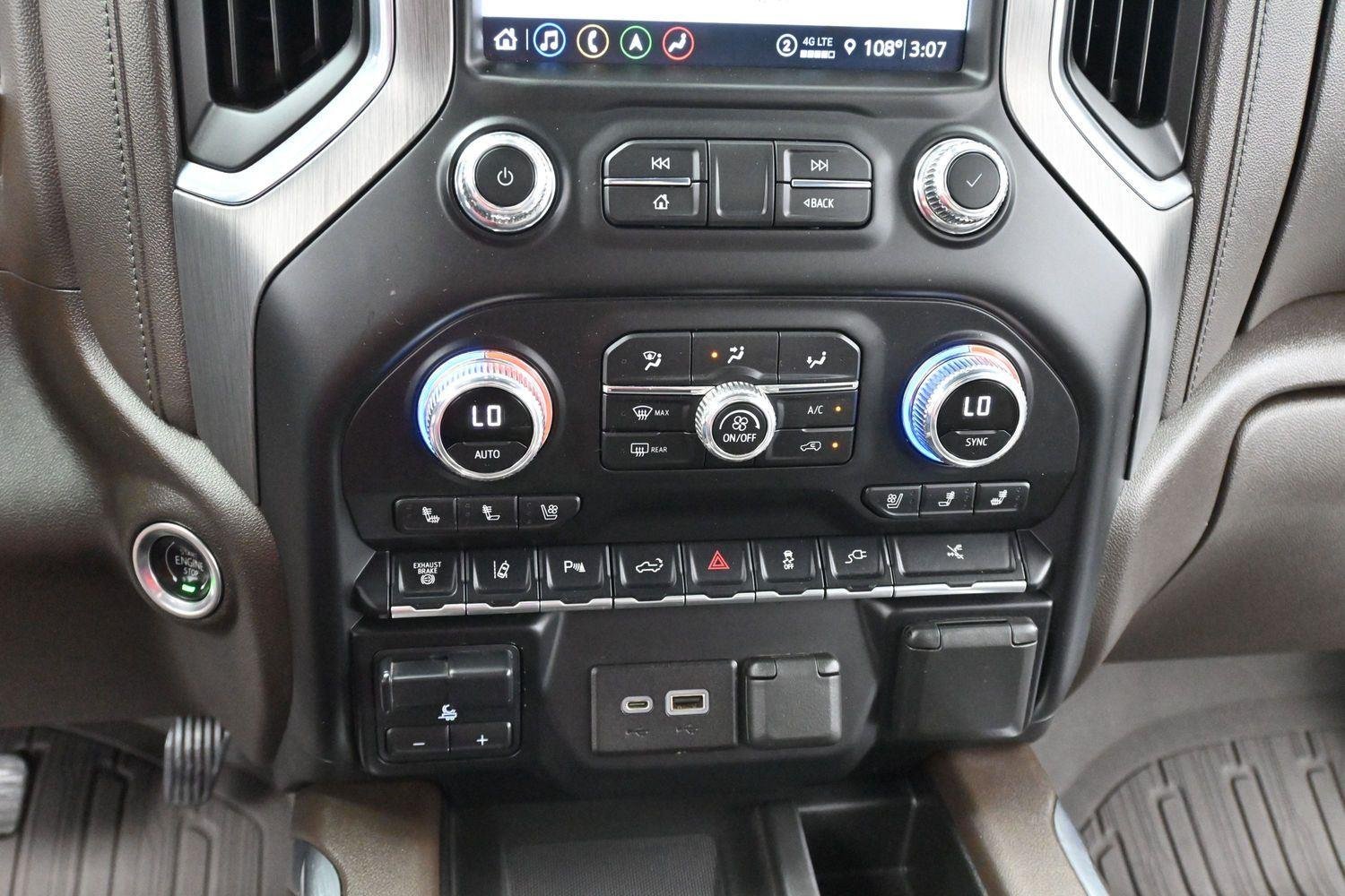 Used 2022 White Frost Tricoat GMC Denali image 33